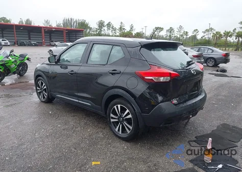 2019 Nissan Kicks Sr z USA, uszkodzony, nr VIN 3N1CP5CU5KL529571